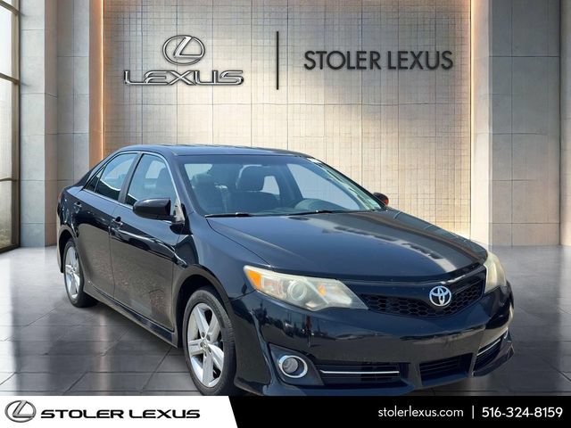 Used 2014 Toyota Camry SE FWD image 1