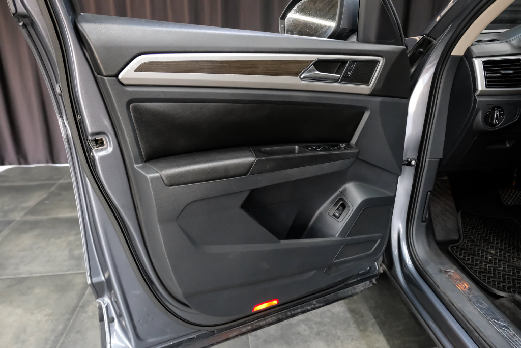 Used 2018 Volkswagen Atlas SEL FWD image 50