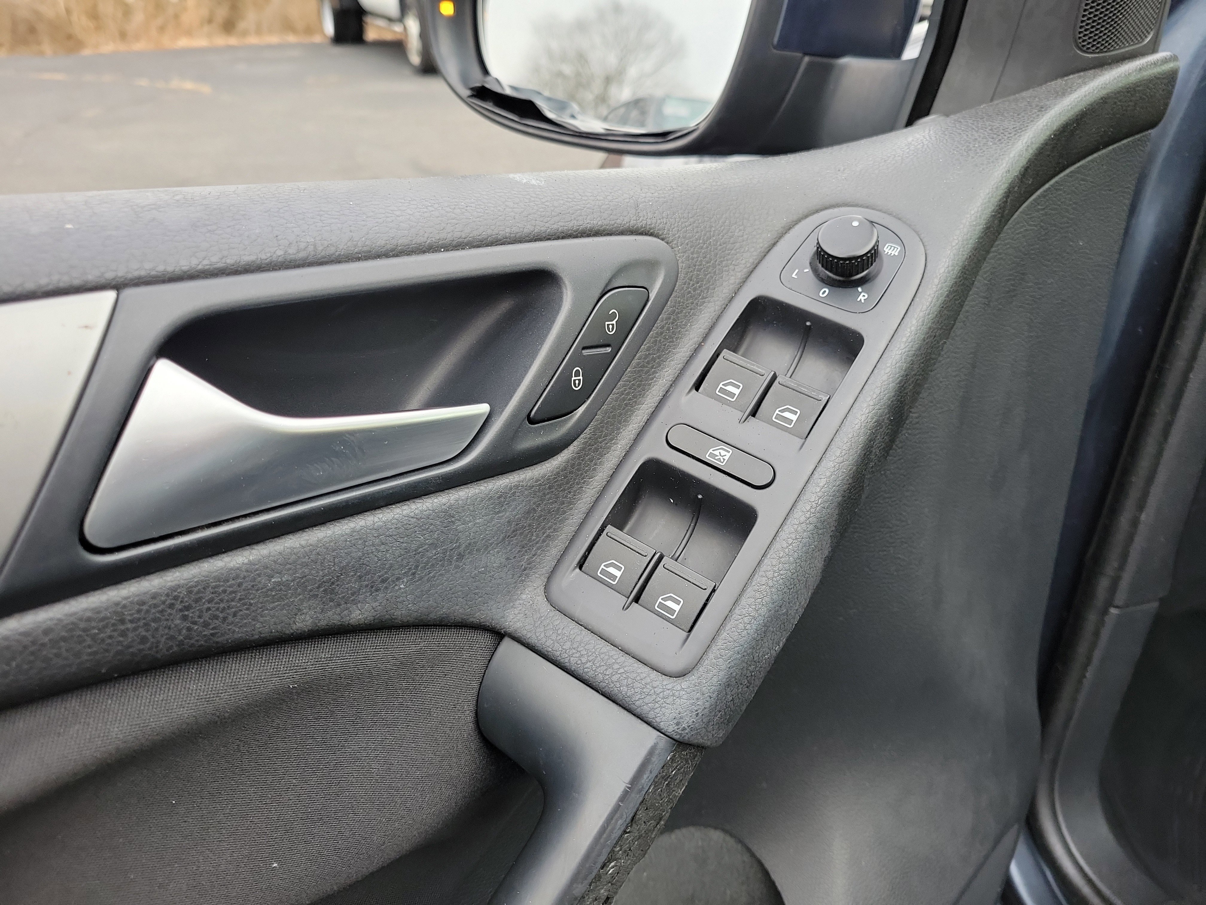 Used 2013 Volkswagen Golf 2.5L image 18