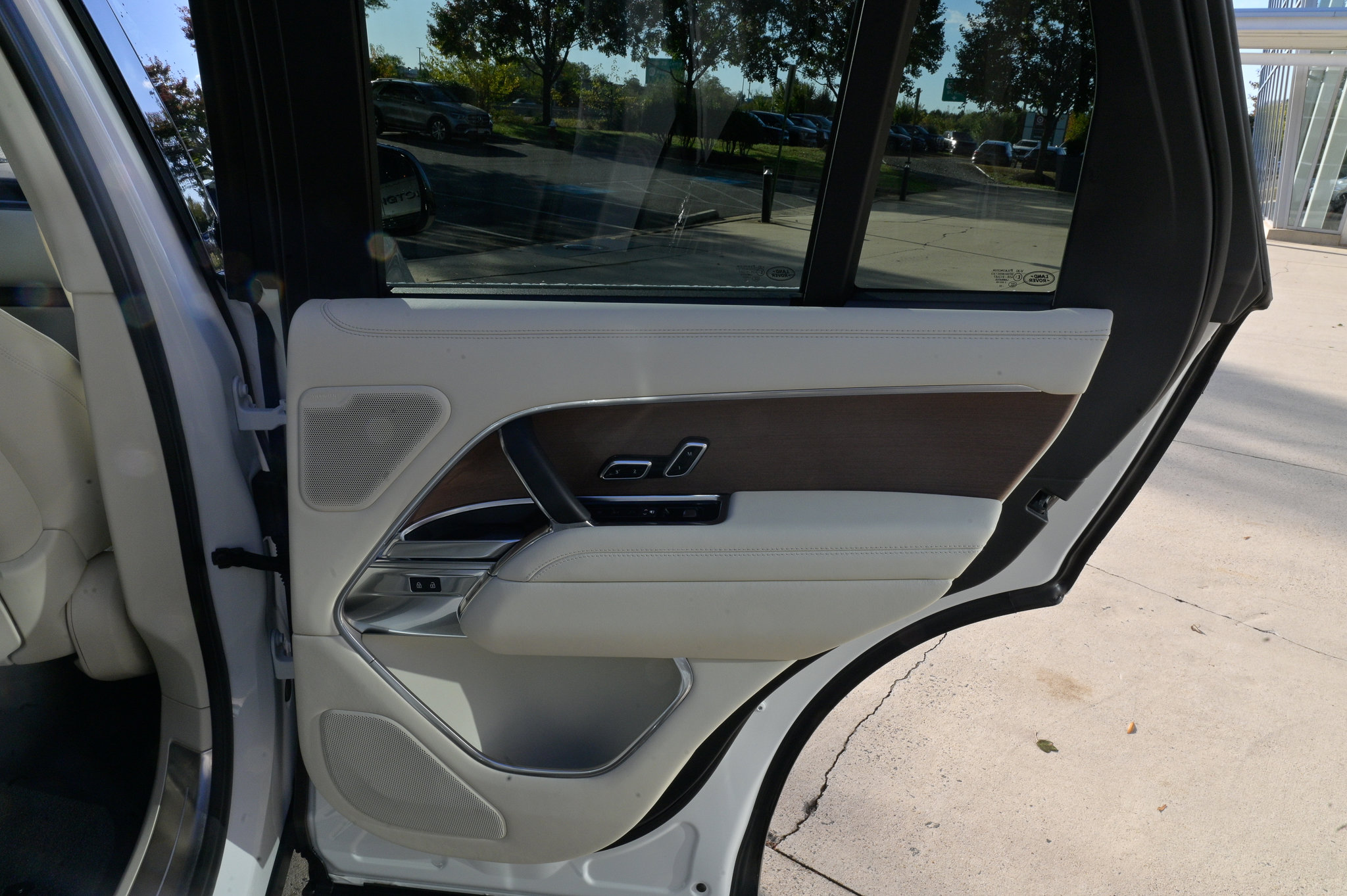 Used 2023 Land Rover Range Rover Autobiography image 50