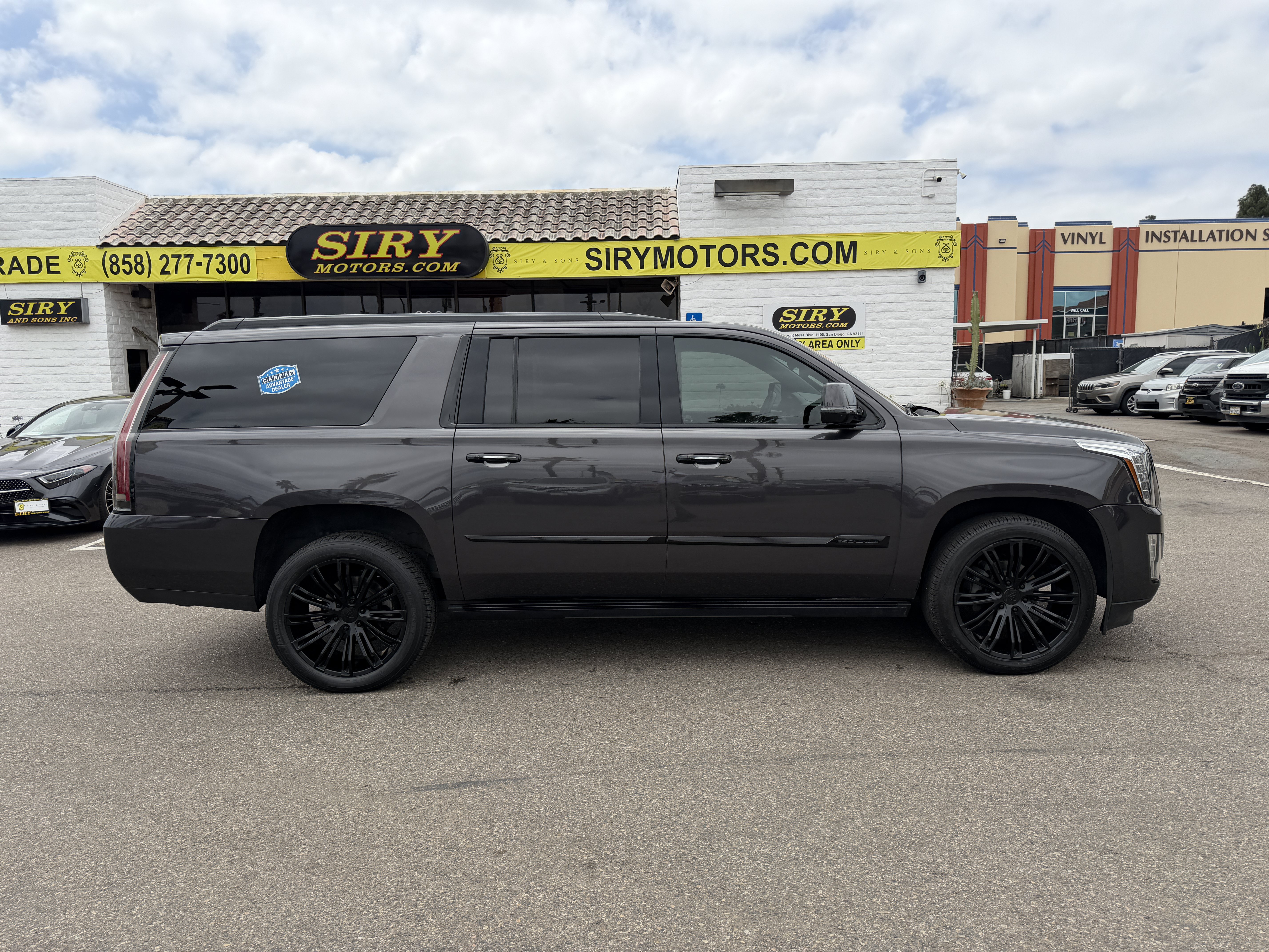 Used 2016 Cadillac Escalade ESV Premium AWD/4WD image 2