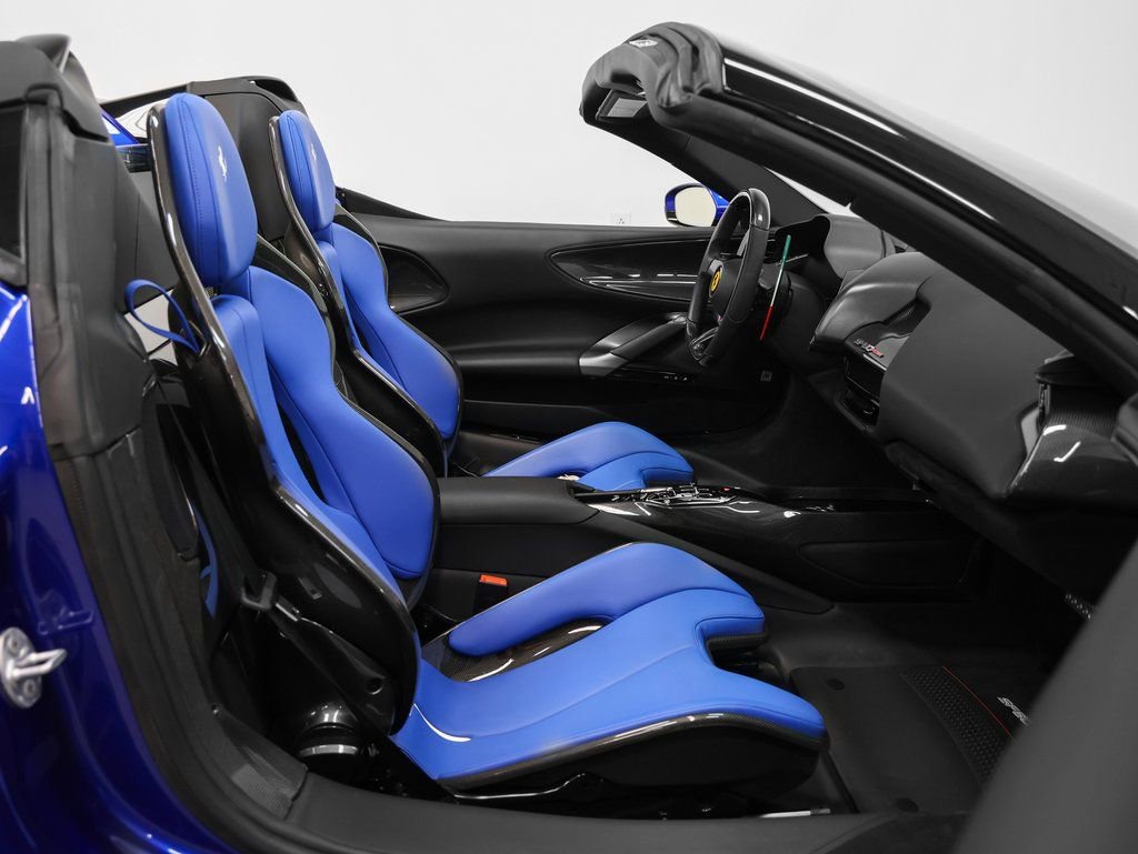 Used 2023 Ferrari SF90 Spider image 28