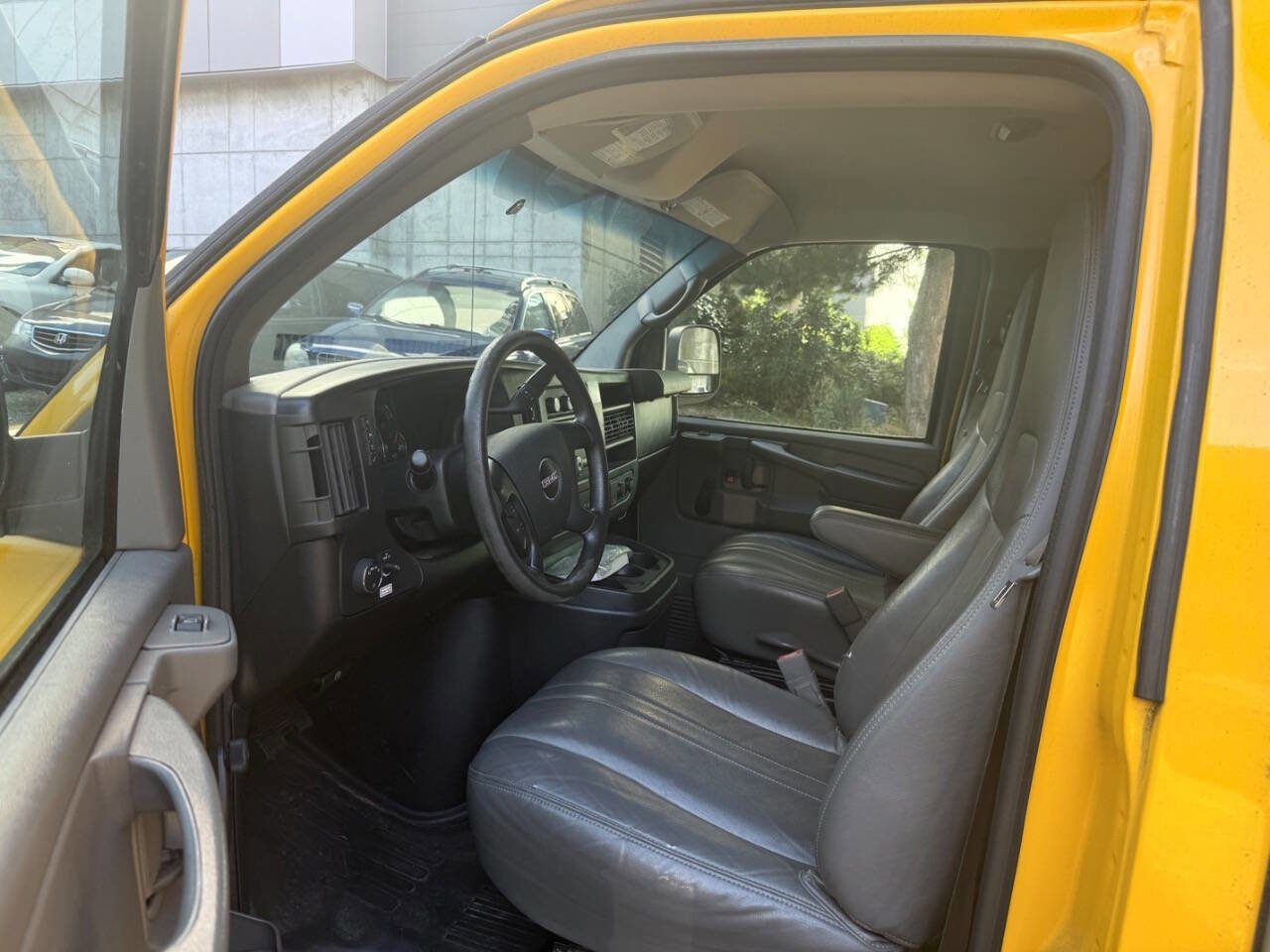 Used 2015 GMC Savana 3500 image 14