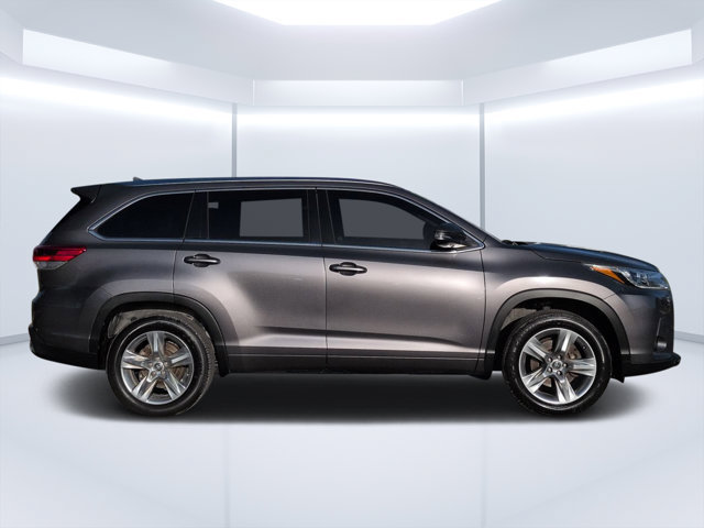 Used 2018 Toyota Highlander Limited FWD image 2