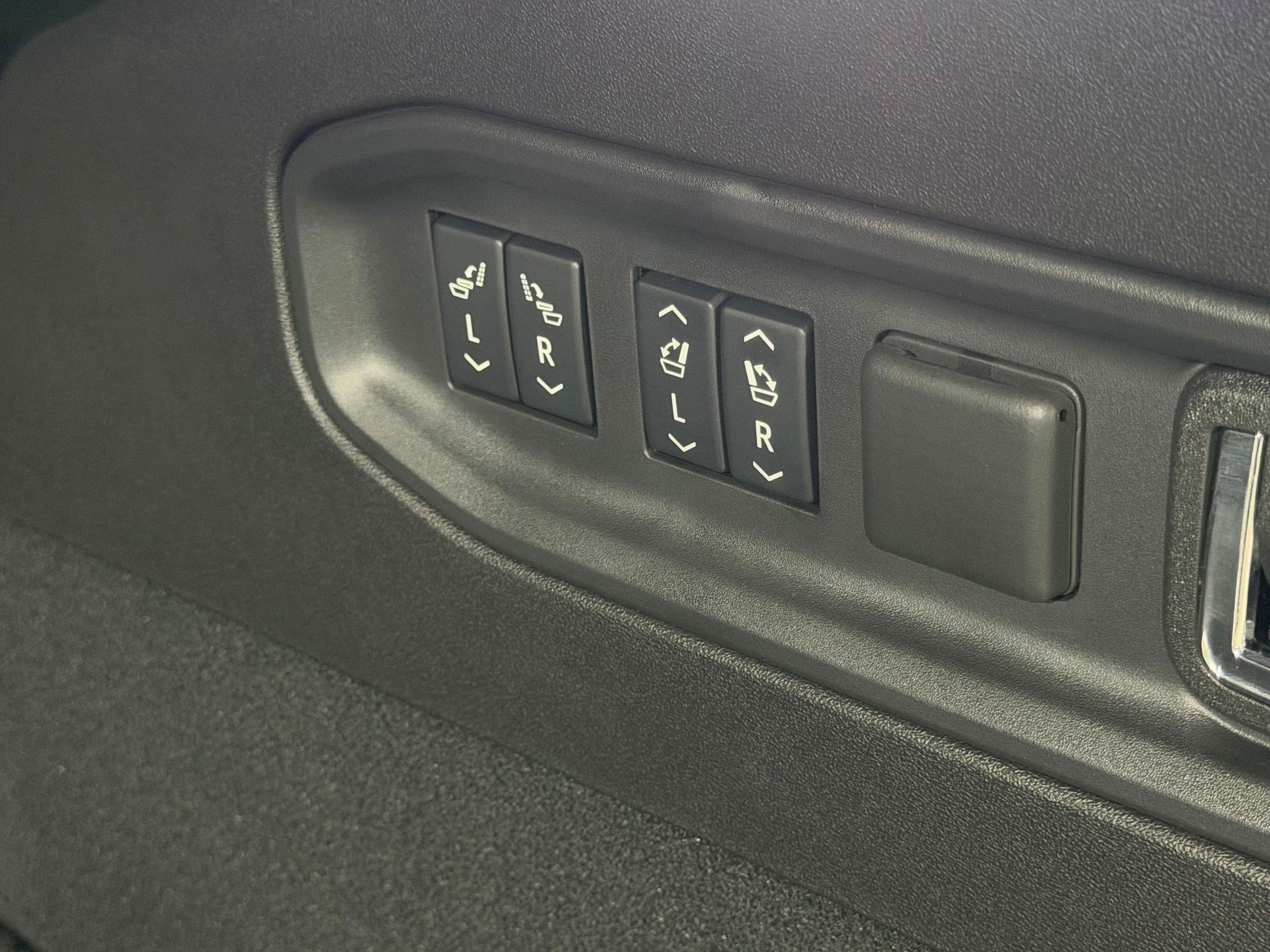 New 2026 Cadillac Vistiq Sport AWD/4WD image 46