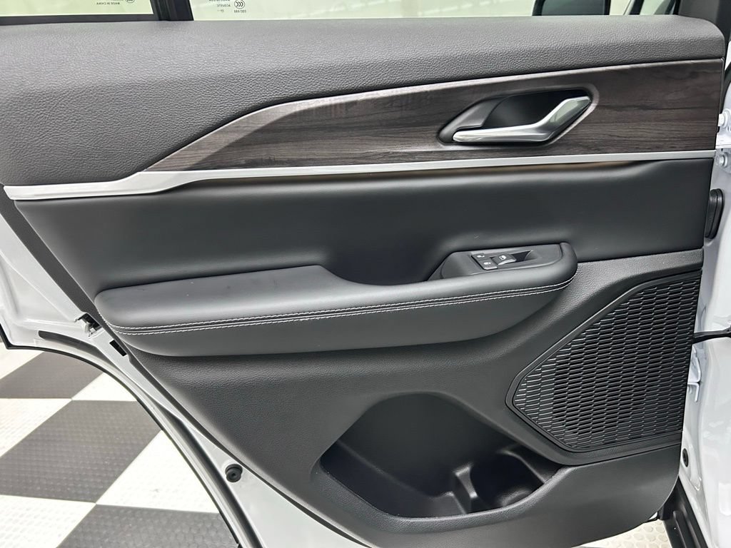 New 2025 Jeep Grand Cherokee Limited AWD/4WD image 13
