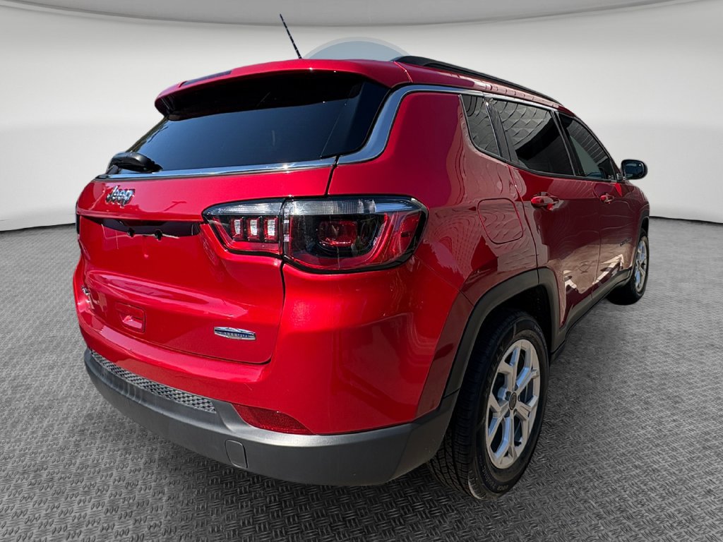 Certified 2025 Jeep Compass Latitude AWD/4WD image 3