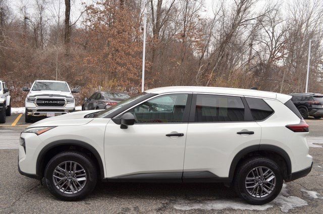 Used 2024 Nissan Rogue S image 5