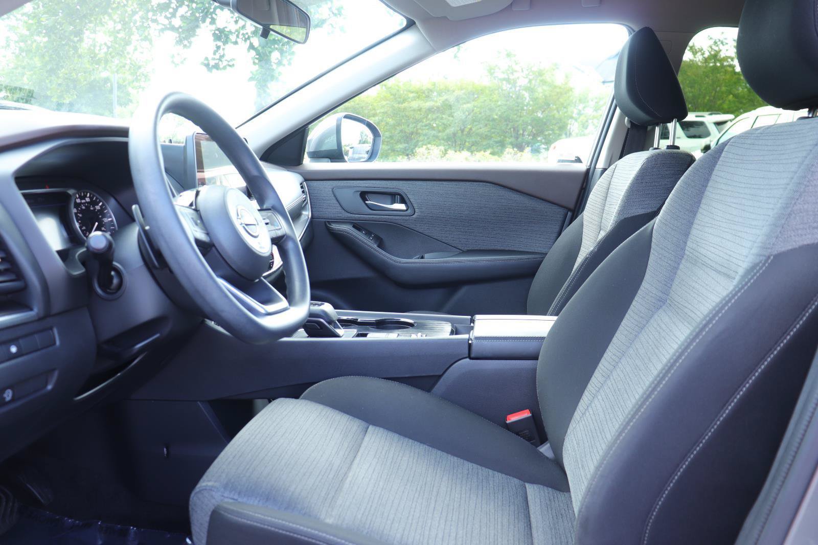Used 2023 Nissan Rogue SV FWD image 10