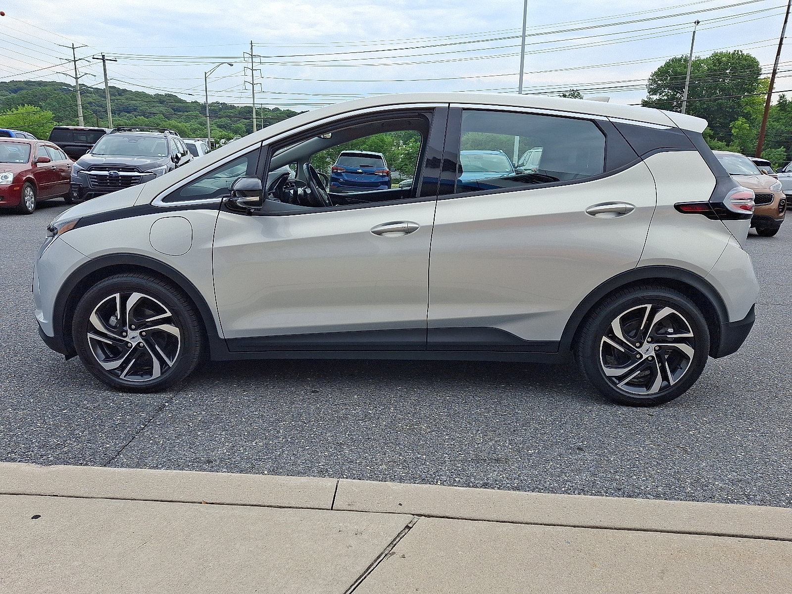 Certified 2023 Chevrolet Bolt LT w/ Infotainment Package FWD image 4