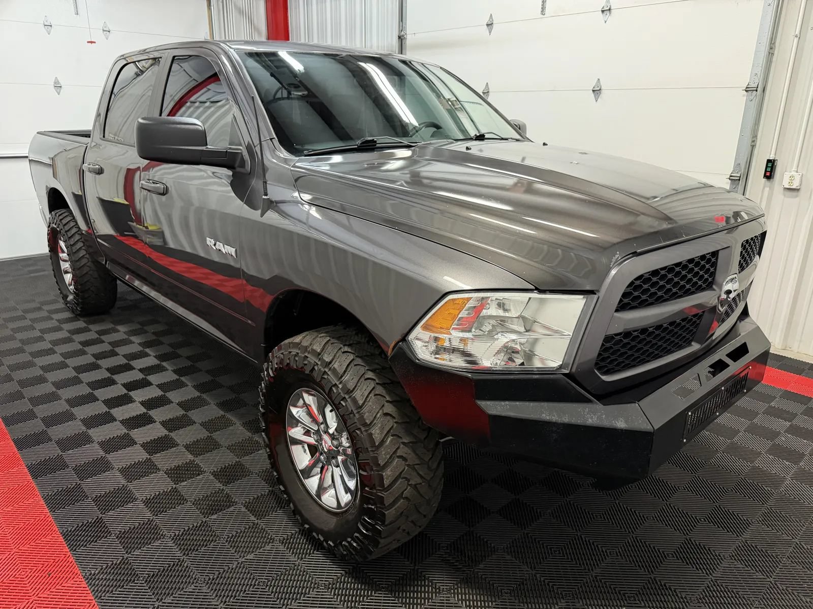 Used 2021 RAM 1500 Classic SLT AWD/4WD image 4