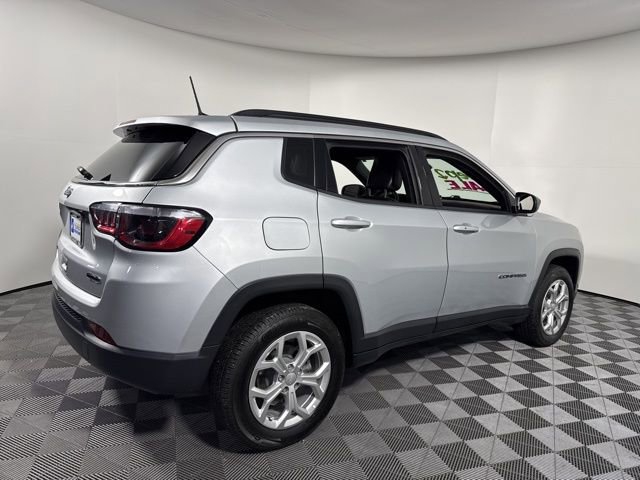 Used 2024 Jeep Compass Latitude image 7