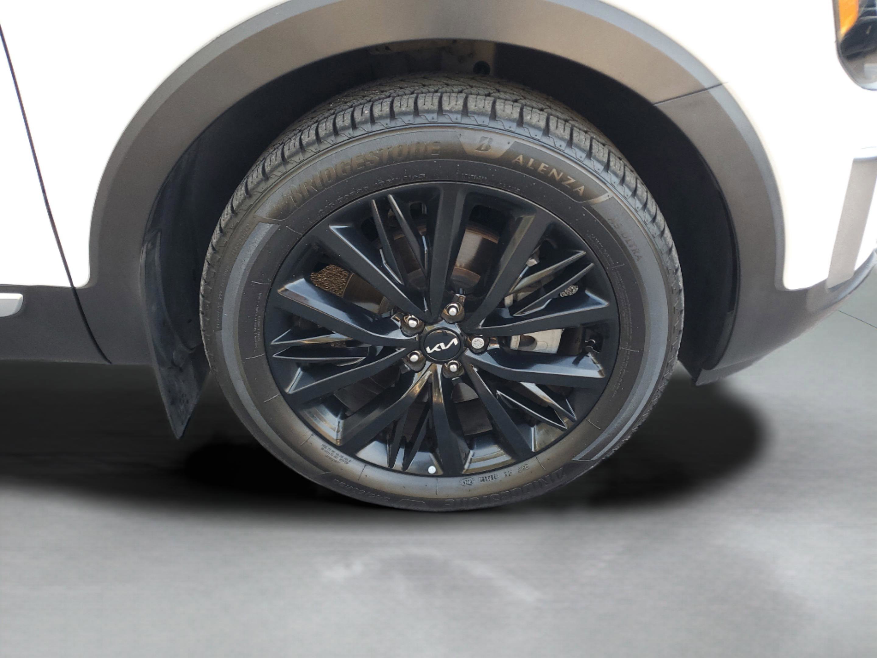 Certified 2022 Kia Telluride SX w/ SX Prestige Package image 28