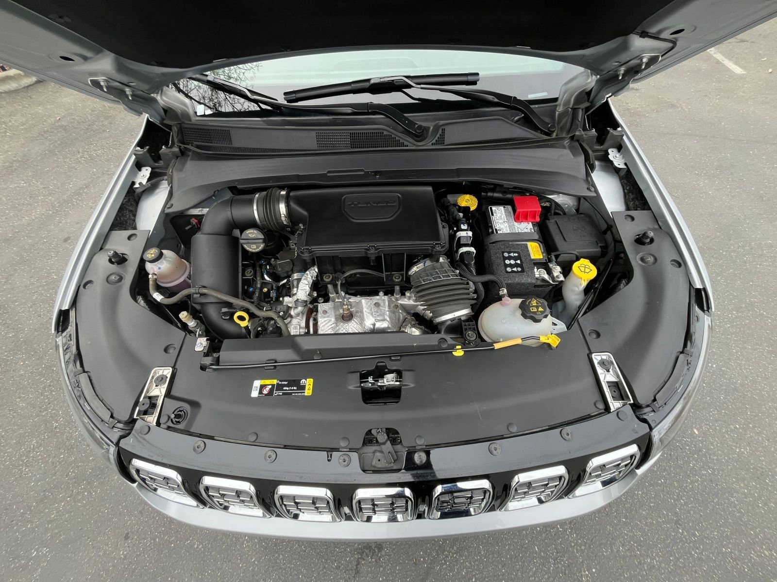 Used 2025 Jeep Compass Limited image 33