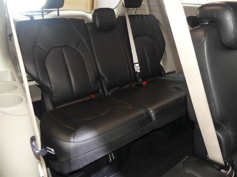 Used 2017 Chrysler Pacifica Touring-L Plus image 27
