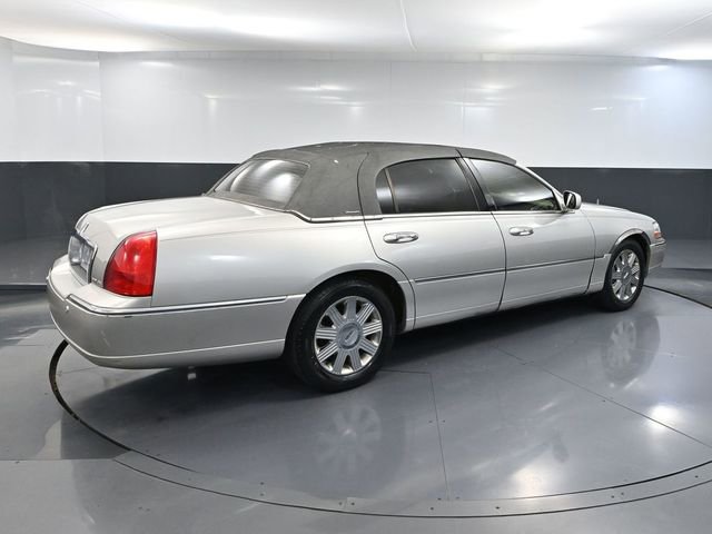 Used 2004 Lincoln Town Car Ultimate RWD image 4