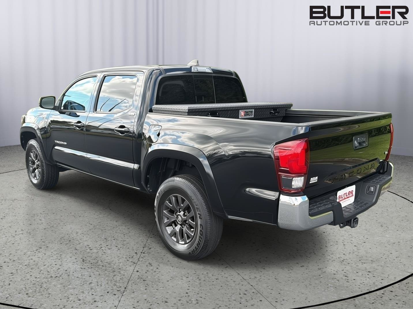 Used 2022 Toyota Tacoma SR5 RWD image 4