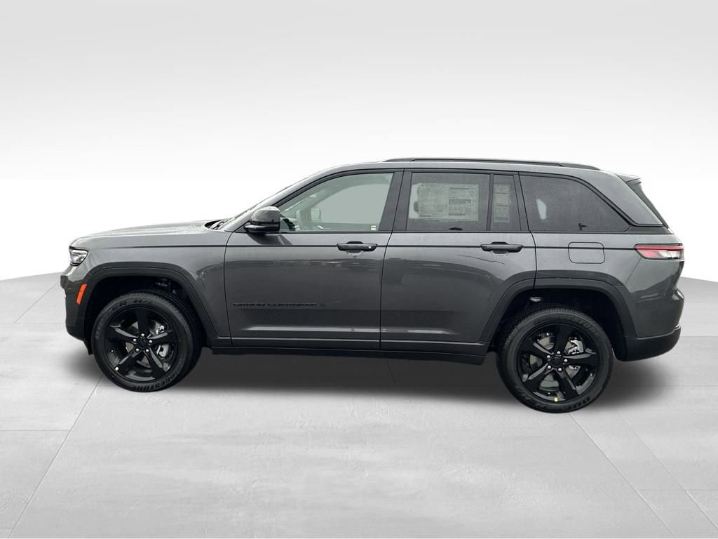 New 2025 Jeep Grand Cherokee Altitude image 2