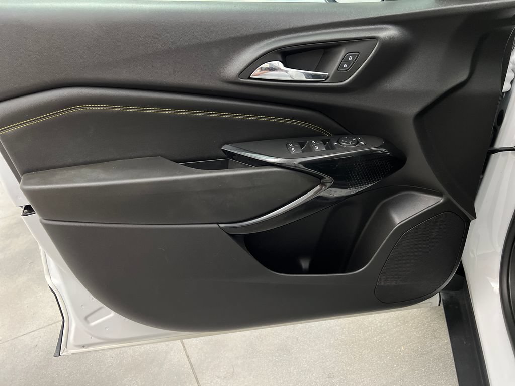 Used 2025 Chevrolet Trax LT FWD image 14