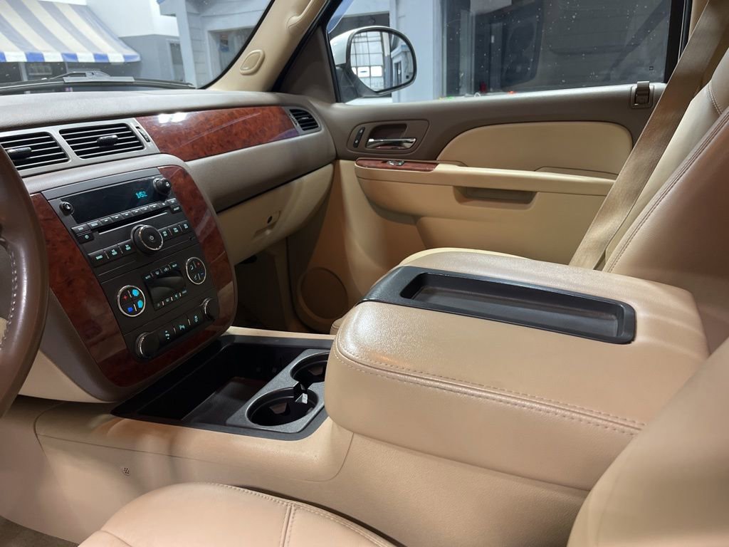 Used 2012 Chevrolet Suburban LT w/ Luxury Package AWD/4WD image 18
