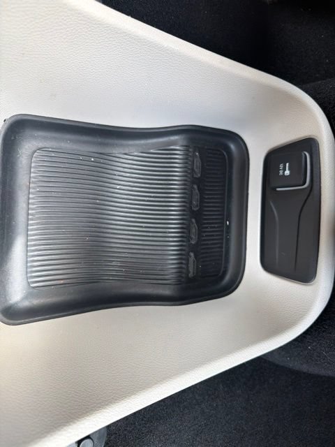 Used 2023 Chrysler Pacifica Touring-L FWD image 41