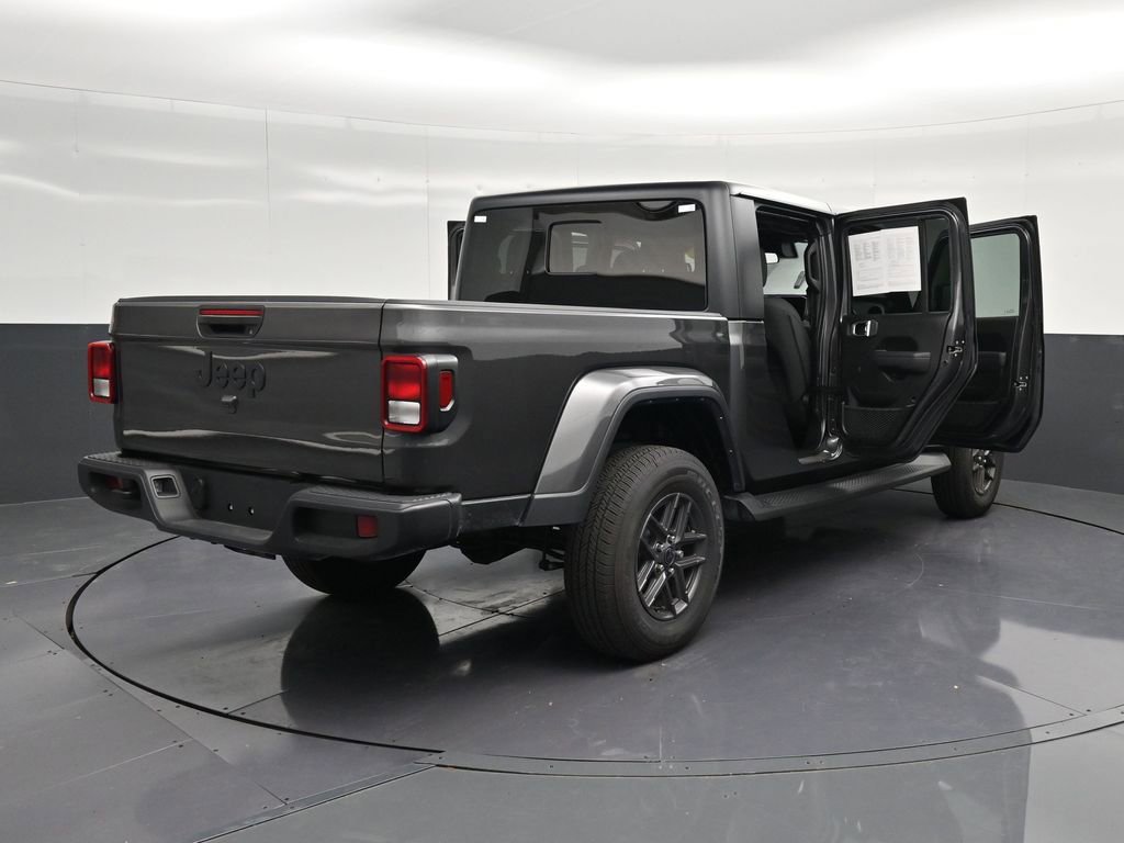 Used 2025 Jeep Gladiator Sport AWD/4WD image 35