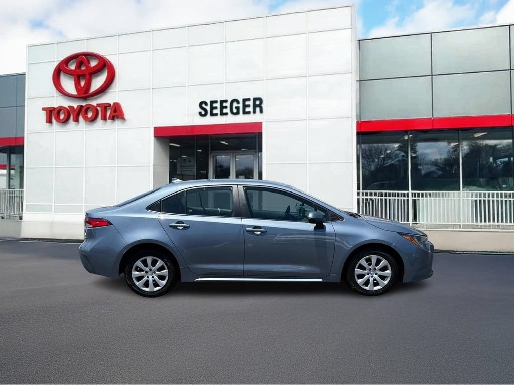 Used 2024 Toyota Corolla LE FWD image 2