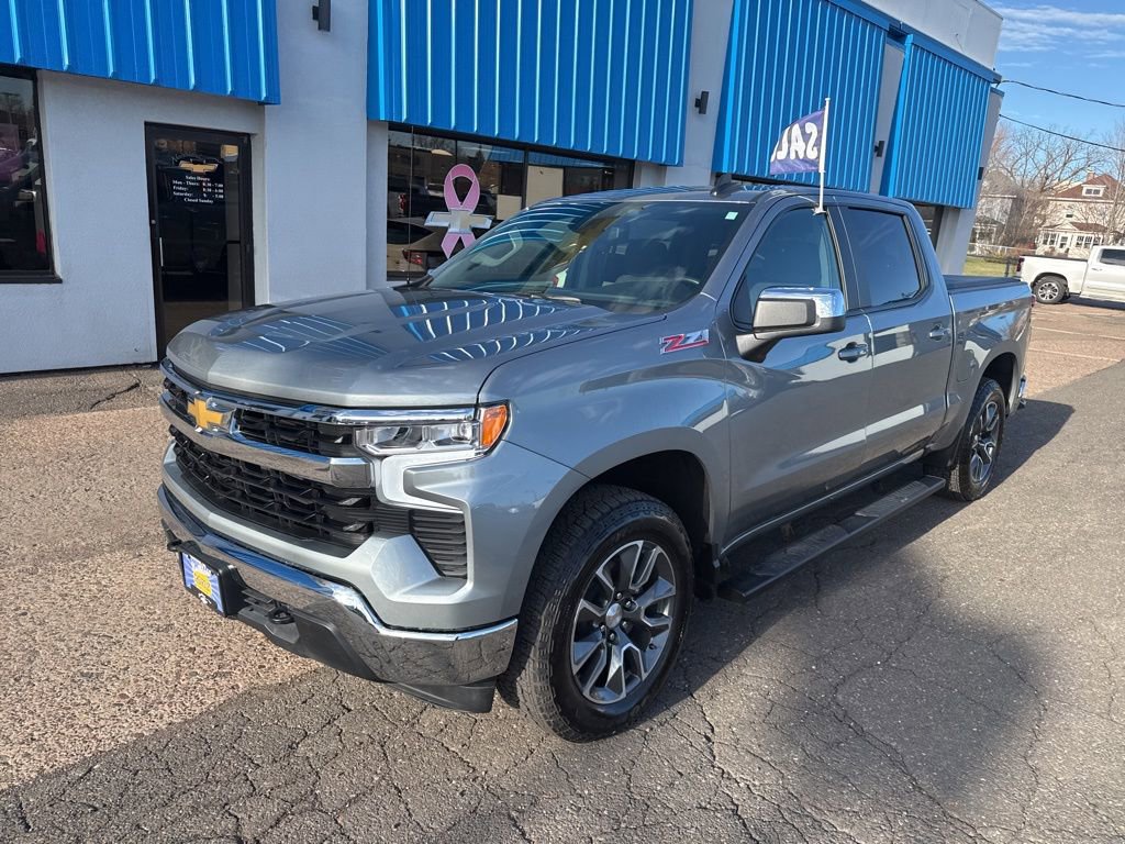 Used 2025 Chevrolet Silverado 1500 LT AWD/4WD image 2