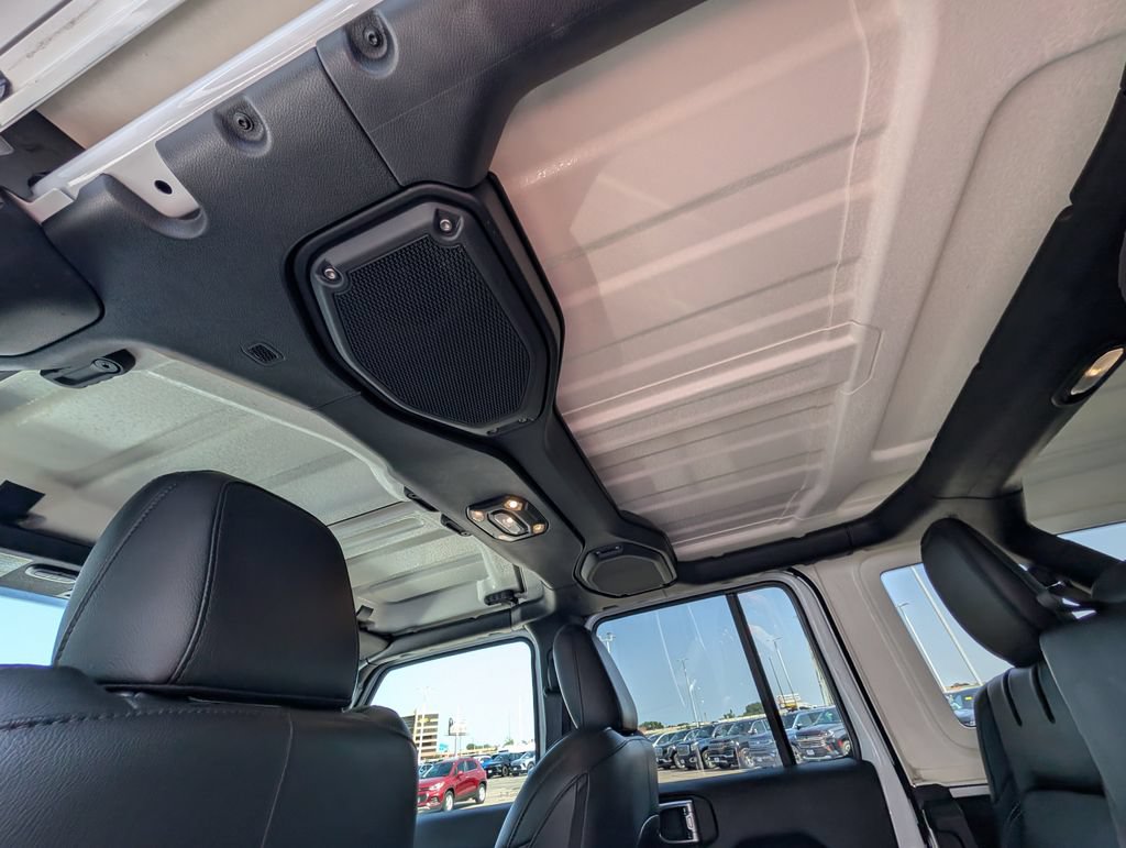 Used 2023 Jeep Wrangler Unlimited Sahara w/ Cold Weather Group AWD/4WD image 17