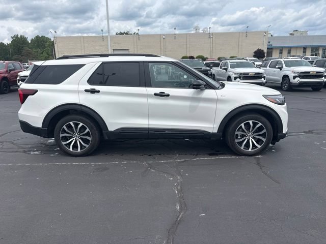 Used 2025 Ford Explorer ST-Line AWD/4WD image 5
