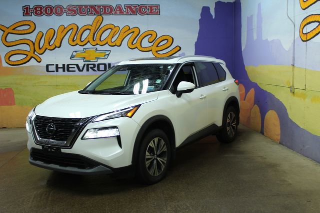 Used 2021 Nissan Rogue SV image 2