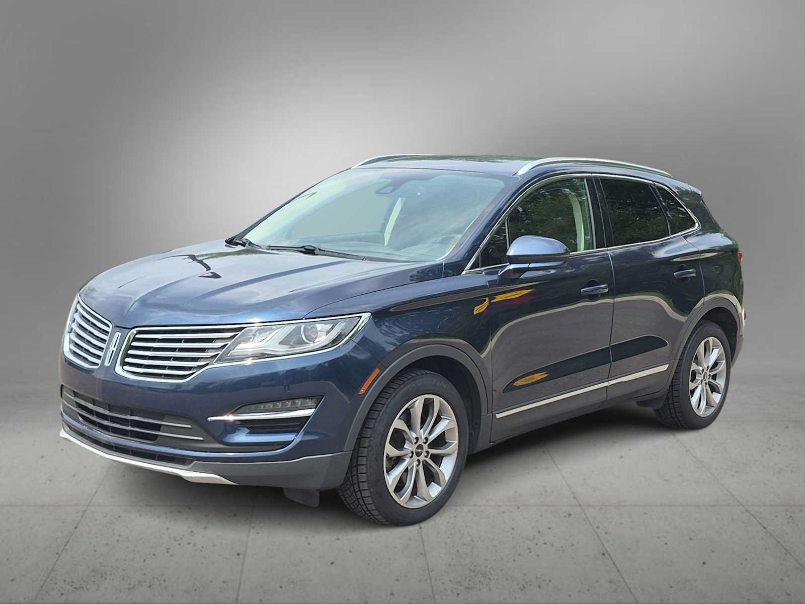 Used 2017 Lincoln MKC Select w/ Select Plus Package AWD/4WD image 4