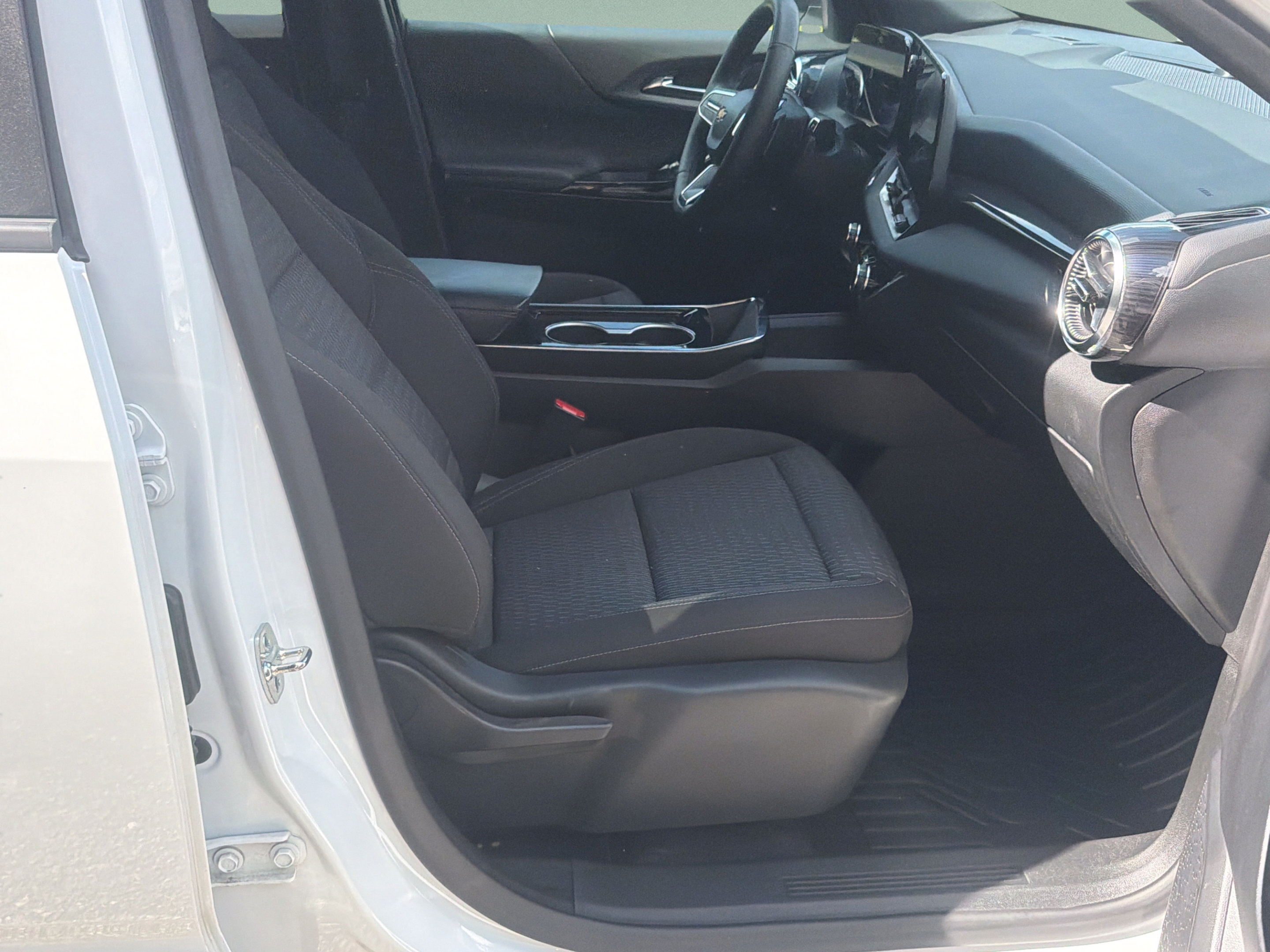 Used 2025 Chevrolet Equinox LT AWD/4WD image 27