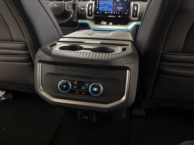 Used 2025 Ford Expedition Platinum AWD/4WD image 31