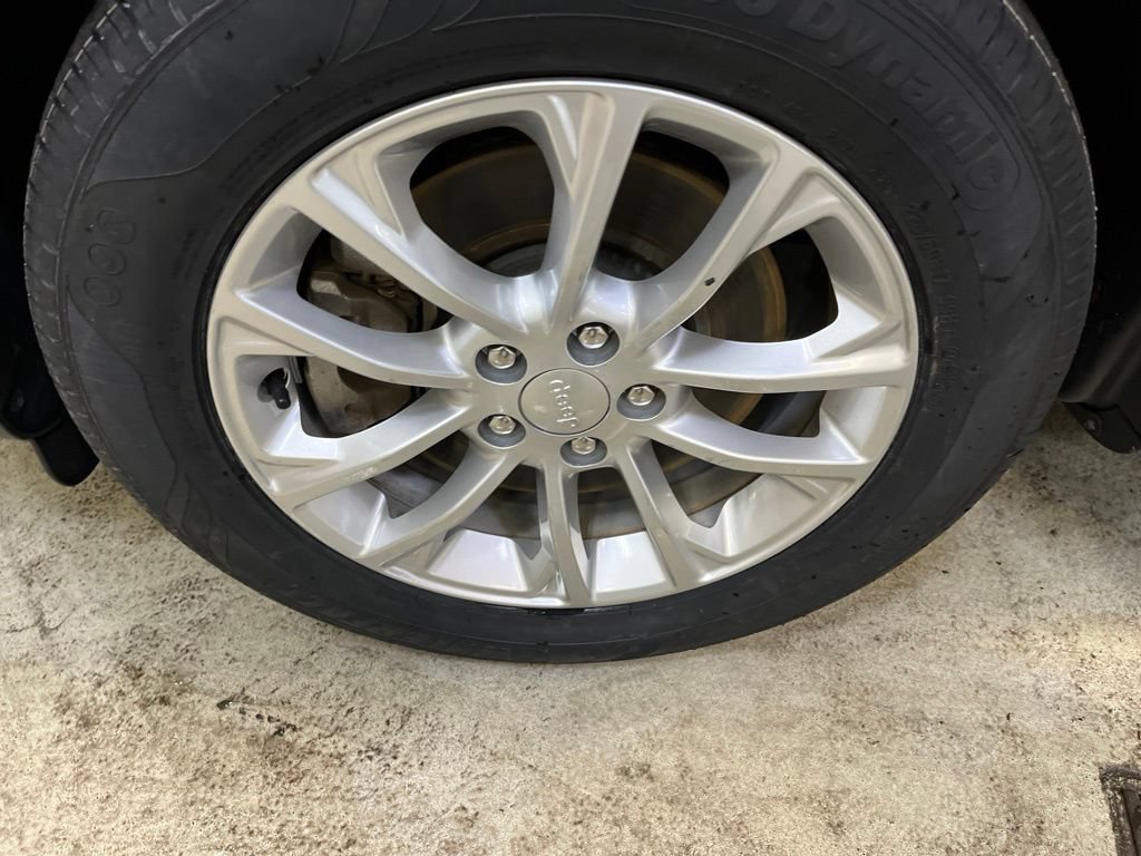 Used 2019 Jeep Cherokee Latitude w/ Popular Appearance Group FWD image 31