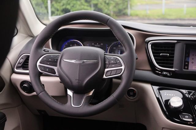 Used 2022 Chrysler Voyager LX FWD image 28