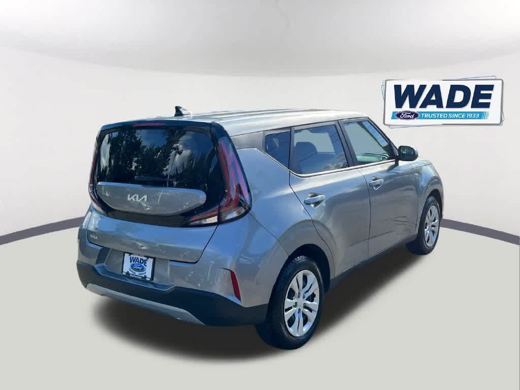 Used 2023 Kia Soul LX w/ LX Technology Package FWD image 5