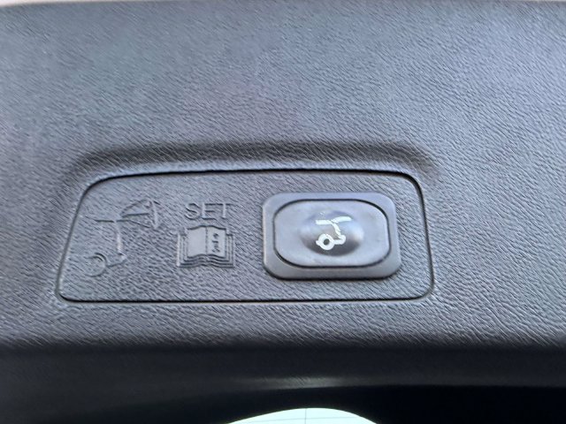 Used 2019 Lincoln MKC Select w/ Select Plus Package AWD/4WD image 7