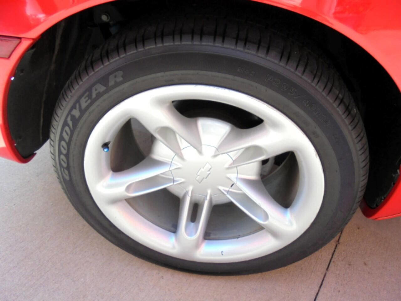 Used 2005 Chevrolet SSR w/ Preferred Equipment Group RWD image 24