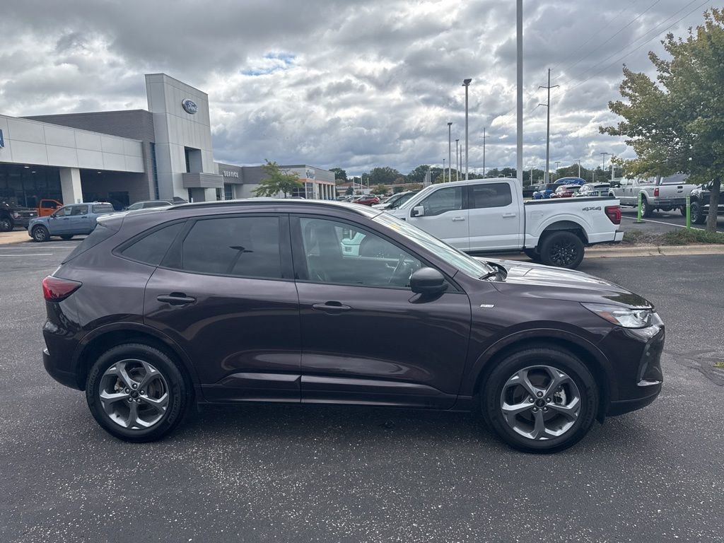 Used 2023 Ford Escape ST-Line w/ Tech Pack #1 AWD/4WD image 3
