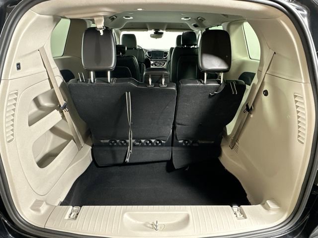 Used 2024 Chrysler Pacifica Touring-L image 32