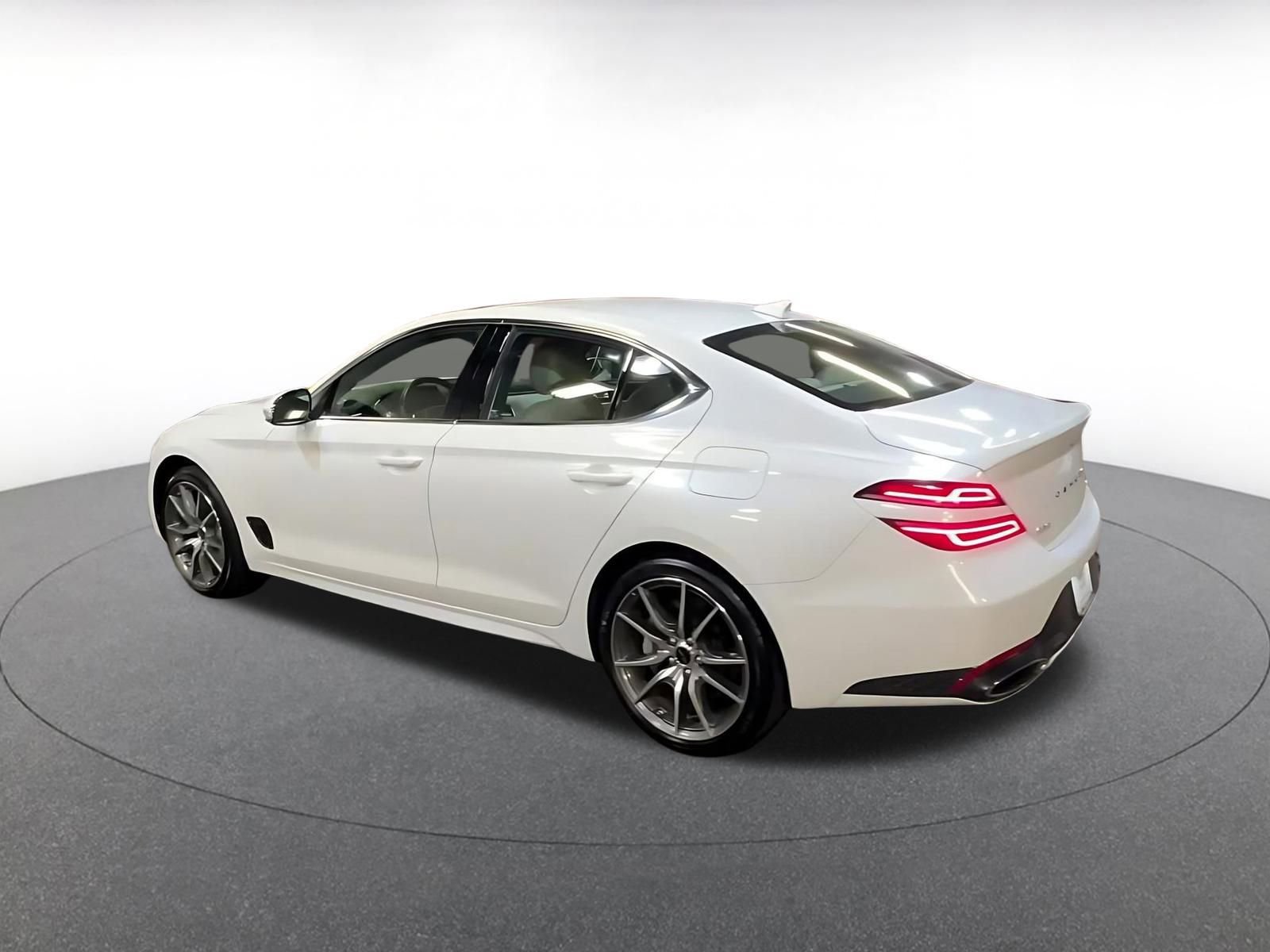 Used 2025 Genesis G70 2.5T image 10