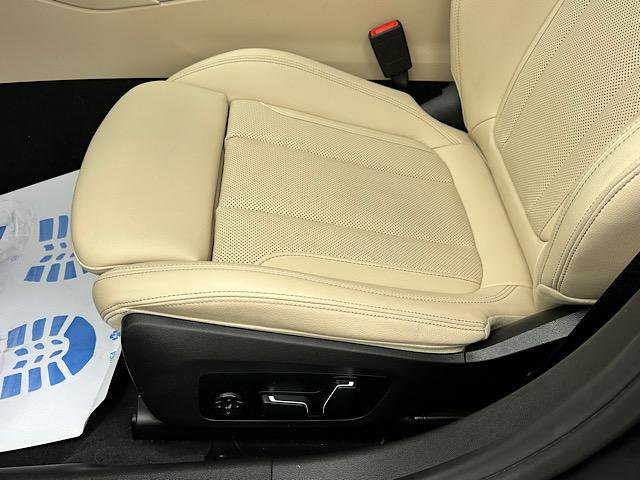 Certified 2025 BMW 330i xDrive Sedan w/ Premium Package image 15