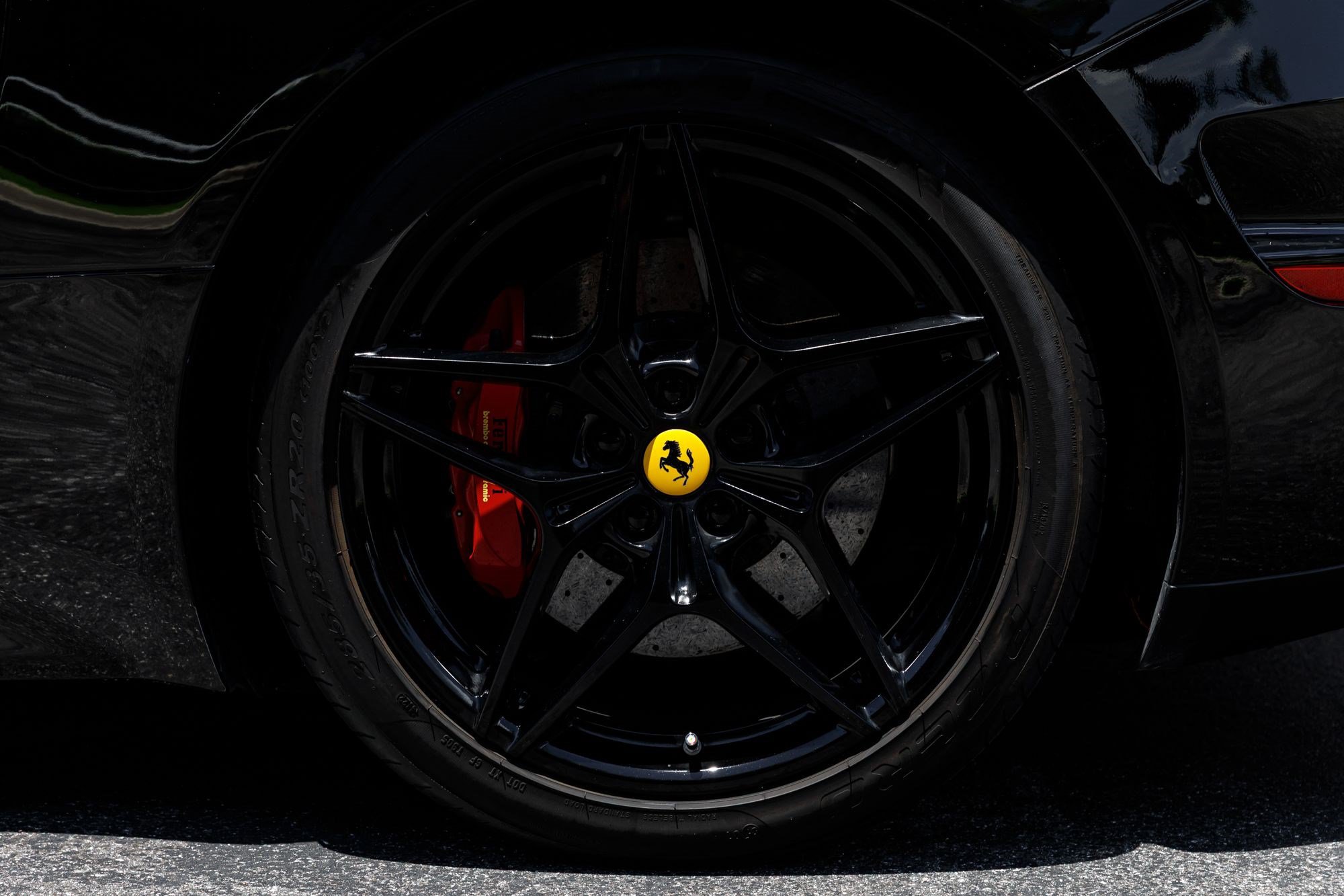 Used 2017 Ferrari California T RWD image 40