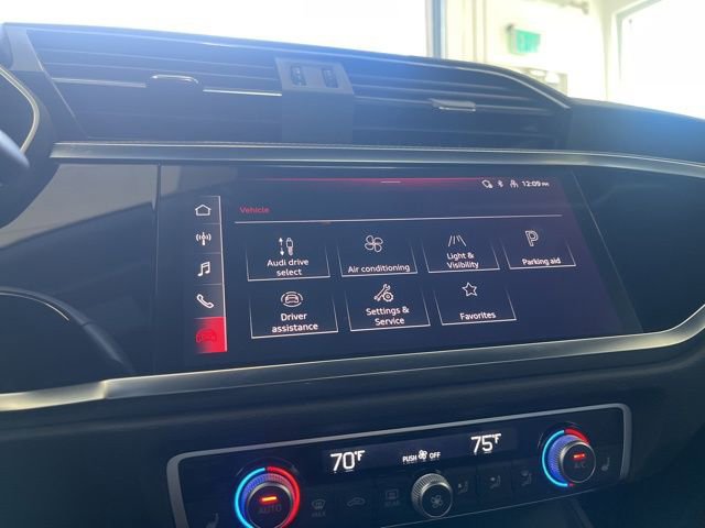 Certified 2025 Audi Q3 2.0T Premium w/ Convenience Package image 22