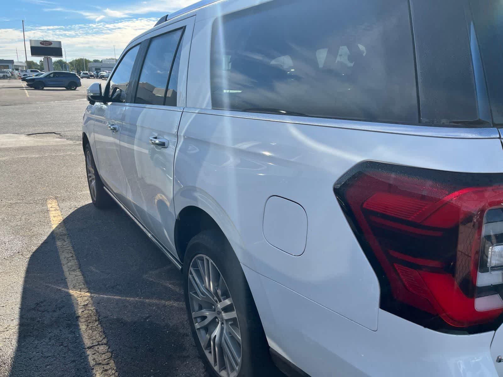 Used 2023 Ford Expedition Max Limited AWD/4WD image 10