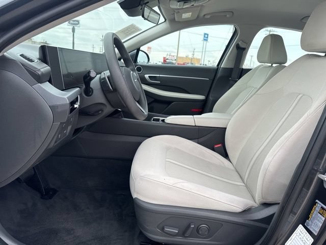 Used 2025 Hyundai Sonata SEL FWD image 2
