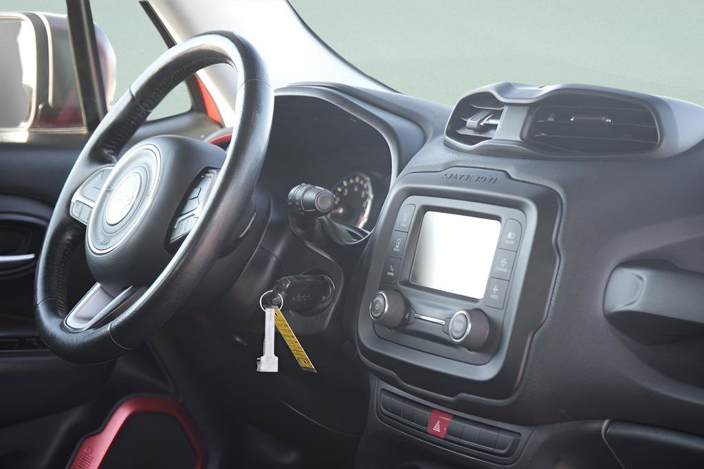 Used 2015 Jeep Renegade Trailhawk AWD/4WD image 12