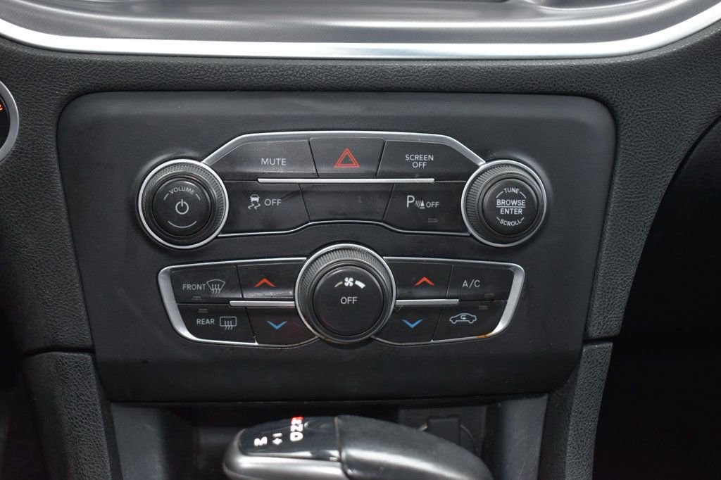 Used 2020 Dodge Charger SXT w/ Driver Convenience Group image 38