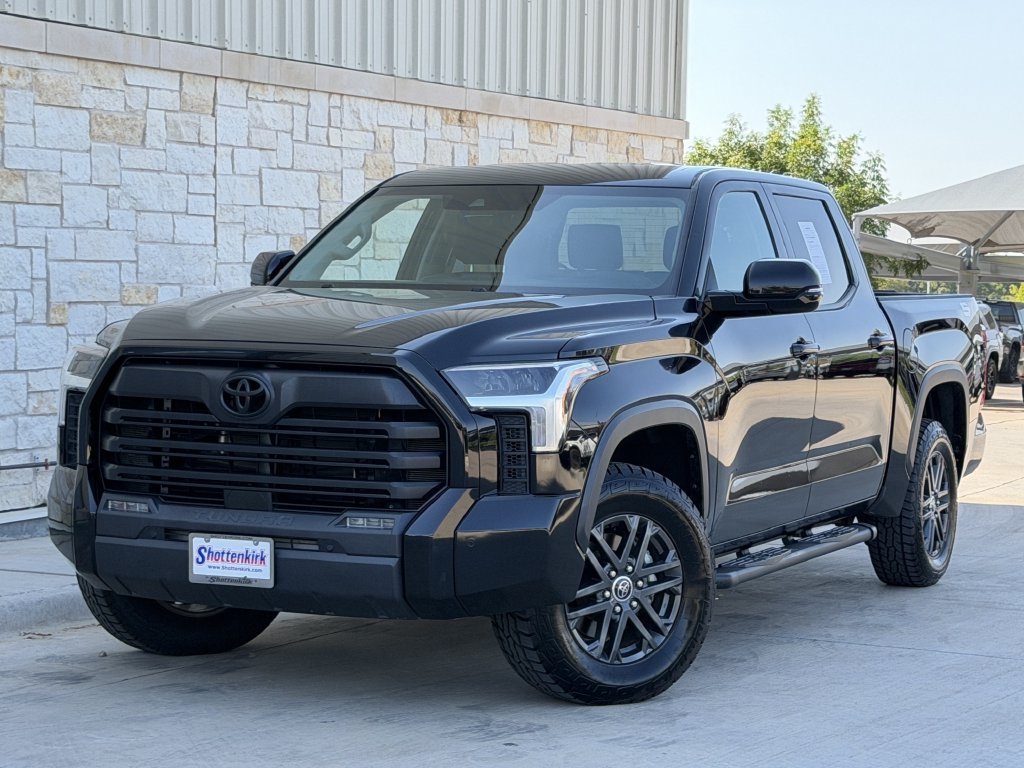 Used 2023 Toyota Tundra SR5 w/ SR5 Convenience Package AWD/4WD image 2